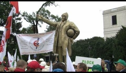 Protestujący pod Sejmem odsłonili pomnik “Słońca Peru”