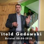 Witold Gadowski w drzwiach progu w Bristolu