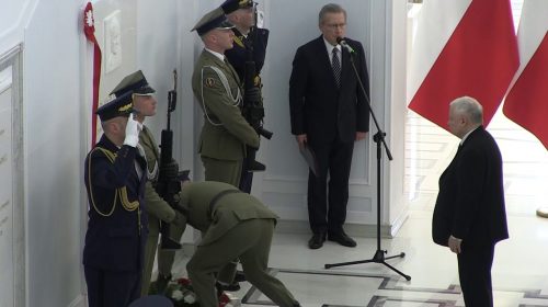 Uroczystość odsłonięcia tablicy ku czci Śp. Prezydenta RP Lecha Kaczyńskiego w Sejmie