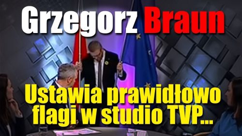 Grzegorz Braun ustawia prawidłowo flagi w studio TVP