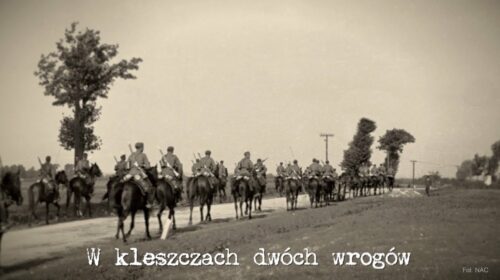 W kleszczach dwóch wrogów