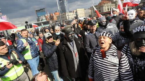 Wielkie protesty przeciw segregacji sanitarnej